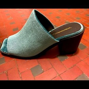 Intentionally Blank Heel